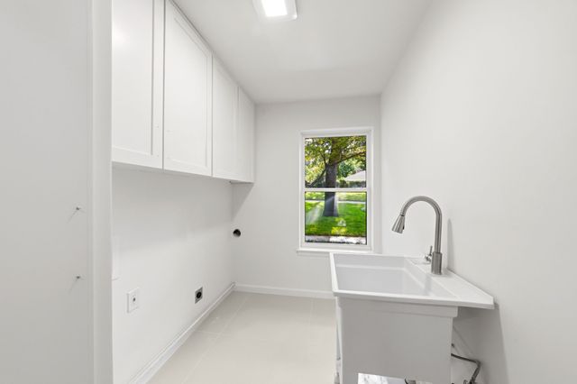 3905 Shady Valley Drive, Arlington, TX 76013