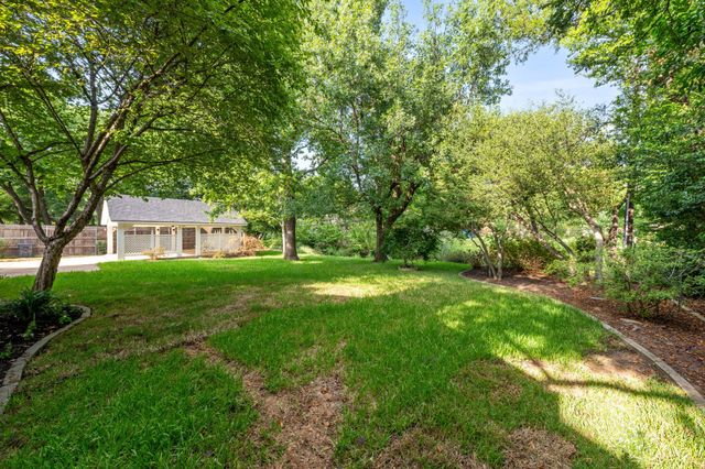 3905 Shady Valley Drive, Arlington, TX 76013