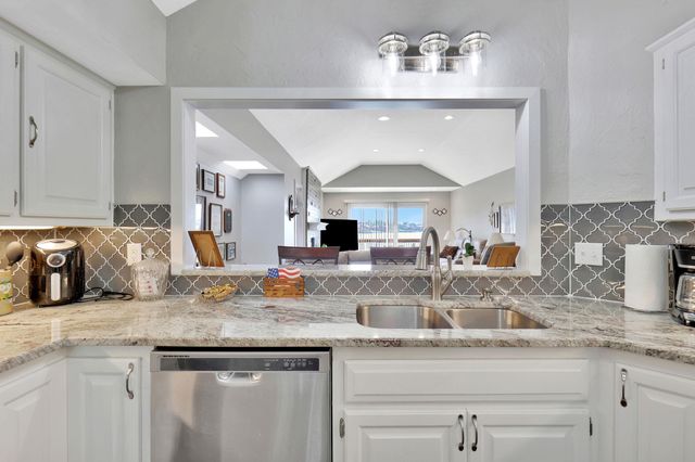 3105 W Keywest Ct, Wichita, KS 67204