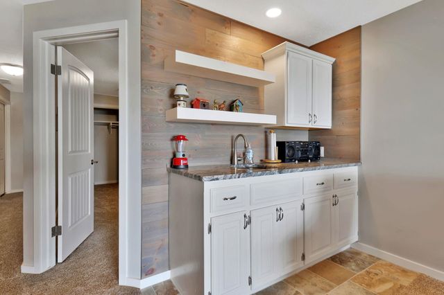 3105 W Keywest Ct, Wichita, KS 67204