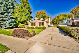 1042 W Central Road, Mount Prospect, IL 60056