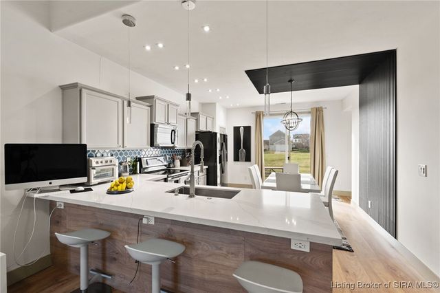 3161 Red Barn, Jeffersonville, IN 47130