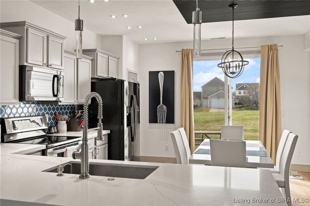 3161 Red Barn, Jeffersonville, IN 47130