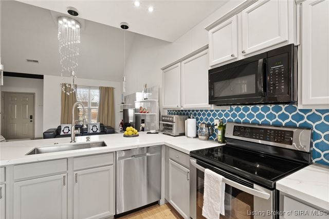 3161 Red Barn, Jeffersonville, IN 47130