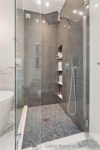 3161 Red Barn, Jeffersonville, IN 47130