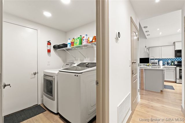 3161 Red Barn, Jeffersonville, IN 47130