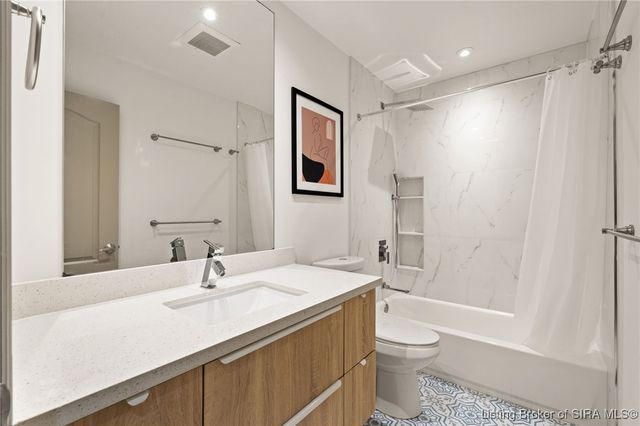 3161 Red Barn, Jeffersonville, IN 47130