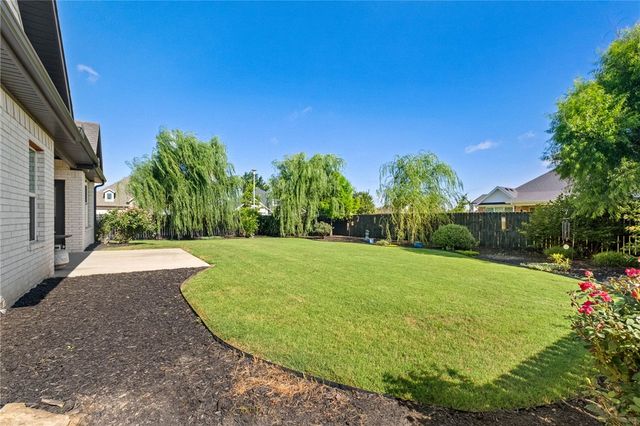 2025 W Broadway Place, Rogers, AR 72758