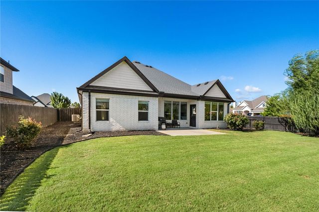 2025 W Broadway Place, Rogers, AR 72758
