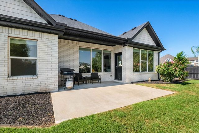 2025 W Broadway Place, Rogers, AR 72758