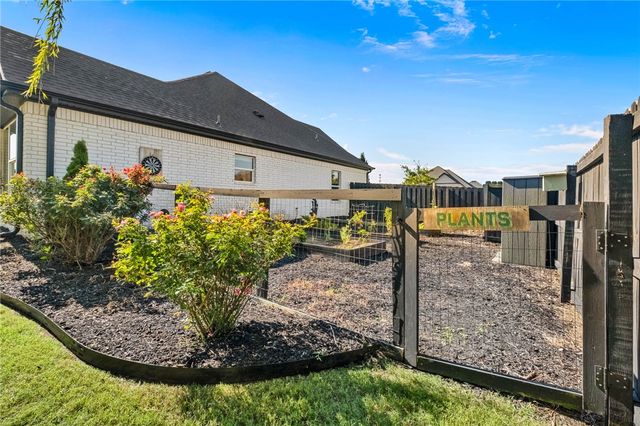 2025 W Broadway Place, Rogers, AR 72758