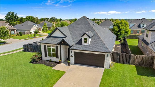 2025 W Broadway Place, Rogers, AR 72758