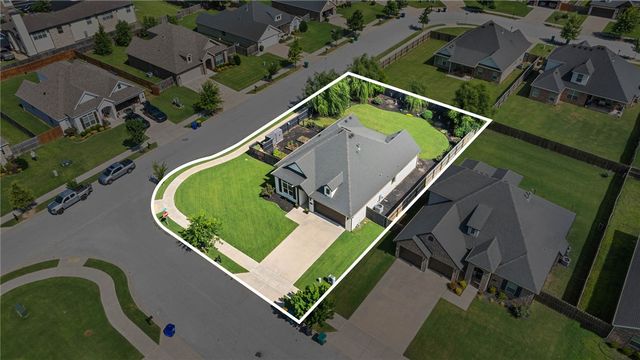 2025 W Broadway Place, Rogers, AR 72758