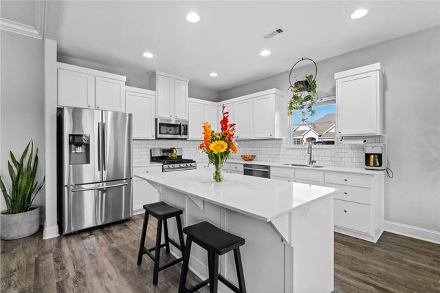 2025 W Broadway Place, Rogers, AR 72758