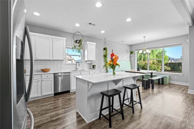 2025 W Broadway Place, Rogers, AR 72758