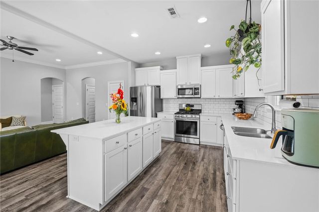 2025 W Broadway Place, Rogers, AR 72758