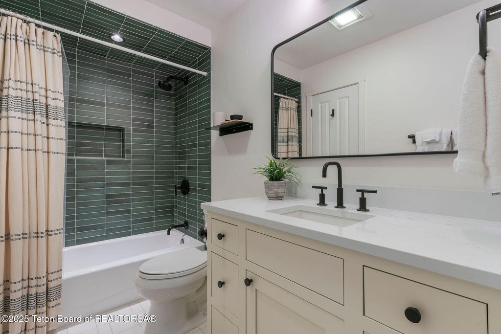 550 E GOLF CREEK Lane 41, Jackson, WY 83001 photo 18