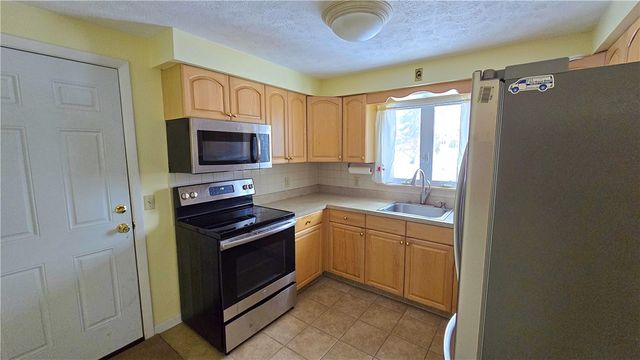 8 Trefoil Lane, Sweden, NY 14420