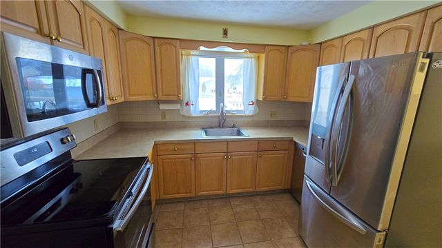 8 Trefoil Lane, Sweden, NY 14420