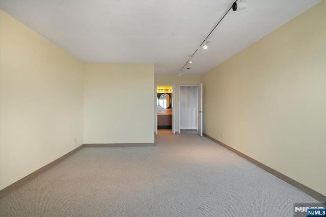 1 Claridge Drive 523, Verona, NJ 07044