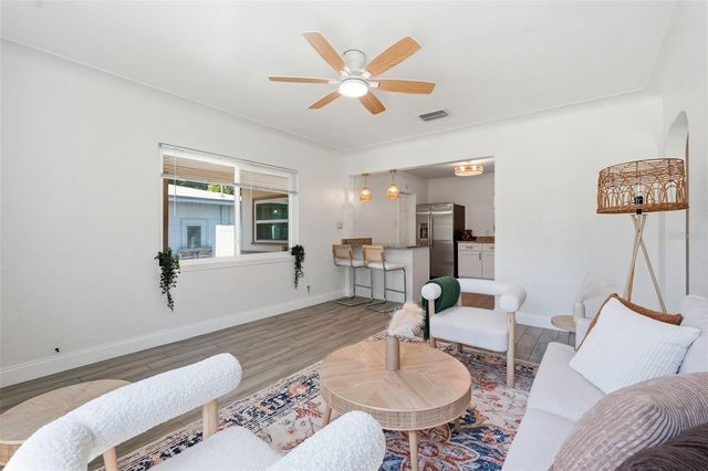 2855 VALENCIA WAY S, St Petersburg, FL 33705