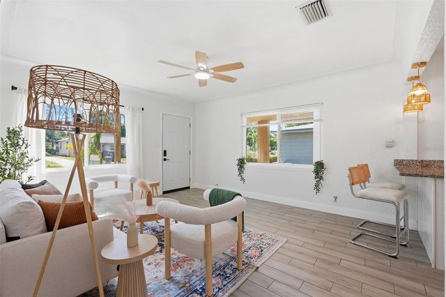 2855 VALENCIA WAY S, St Petersburg, FL 33705