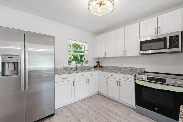 2855 VALENCIA WAY S, St Petersburg, FL 33705