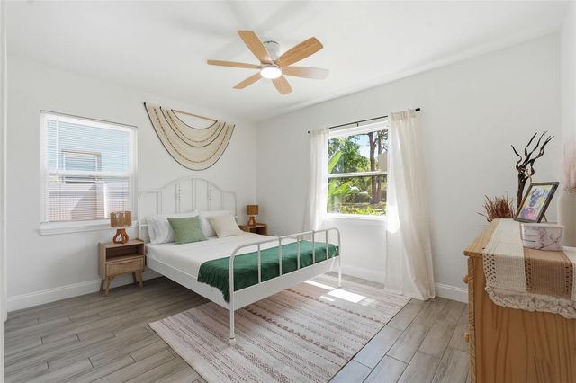 2855 VALENCIA WAY S, St Petersburg, FL 33705