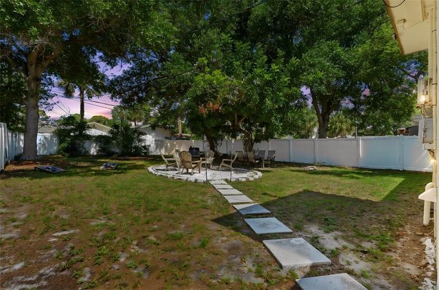 2855 VALENCIA WAY S, St Petersburg, FL 33705