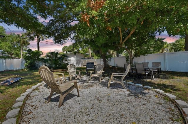 2855 VALENCIA WAY S, St Petersburg, FL 33705