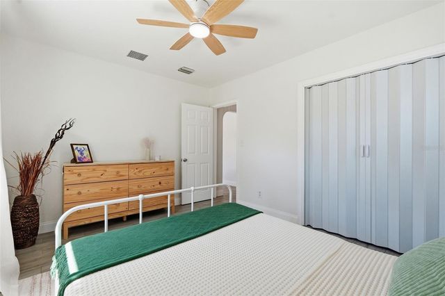 2855 VALENCIA WAY S, St Petersburg, FL 33705