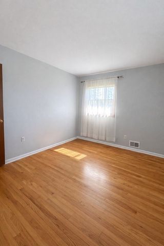 6301 Broad St, South Park, PA 15129