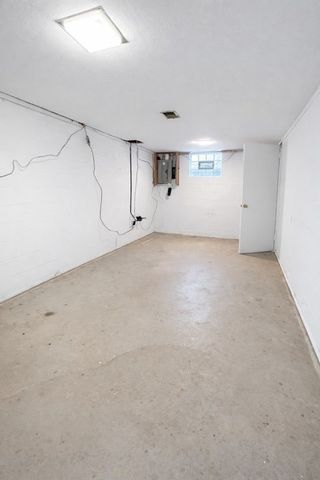 6301 Broad St, South Park, PA 15129