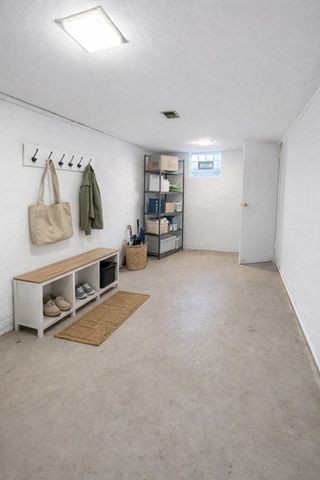 6301 Broad St, South Park, PA 15129
