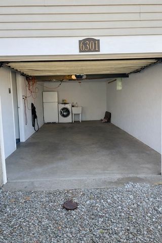 6301 Broad St, South Park, PA 15129