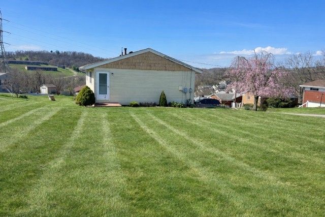 6301 Broad St, South Park, PA 15129