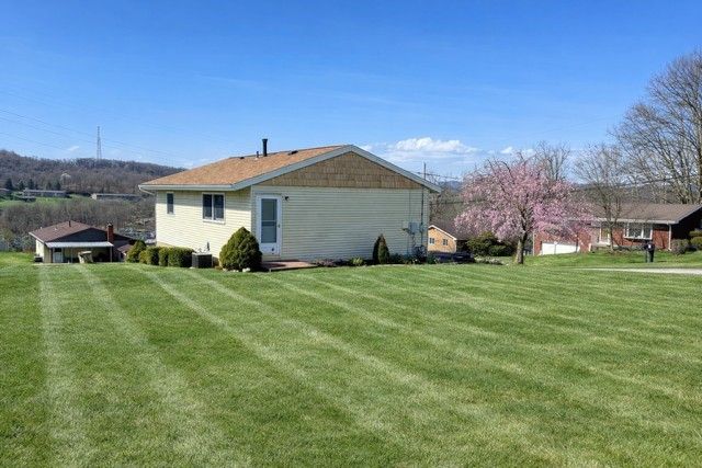 6301 Broad St, South Park, PA 15129