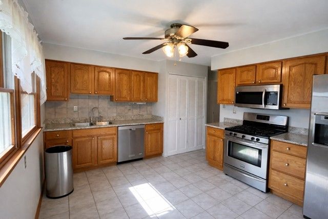 6301 Broad St, South Park, PA 15129