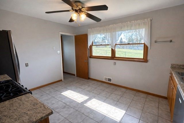 6301 Broad St, South Park, PA 15129