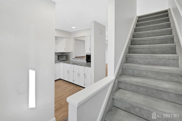 51 Queens Way, Englishtown, NJ 07726