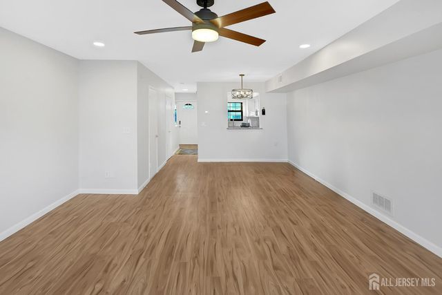 51 Queens Way, Englishtown, NJ 07726