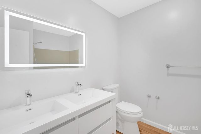 51 Queens Way, Englishtown, NJ 07726