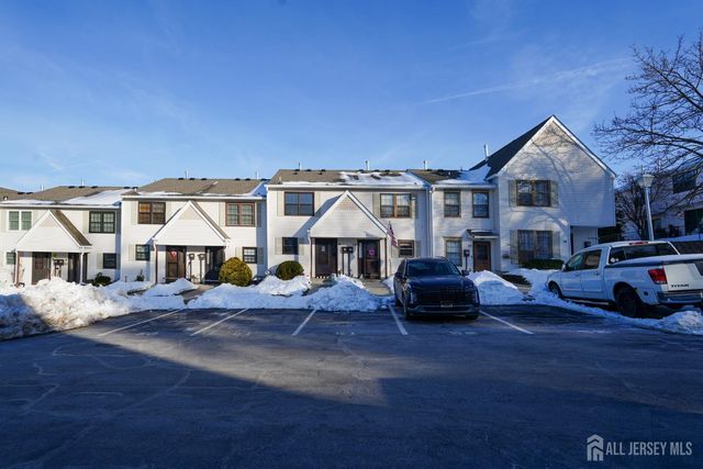 51 Queens Way, Englishtown, NJ 07726