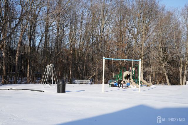 51 Queens Way, Englishtown, NJ 07726