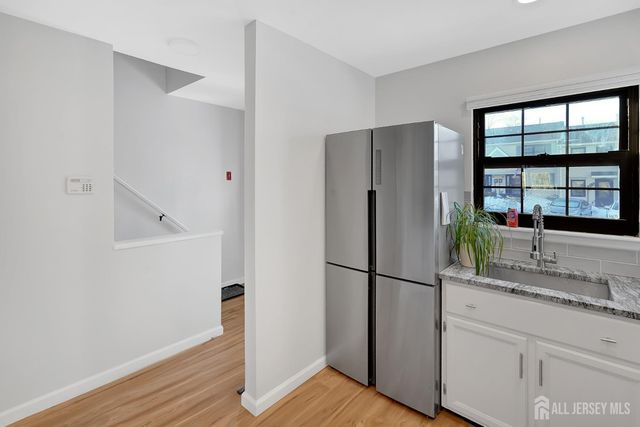 51 Queens Way, Englishtown, NJ 07726