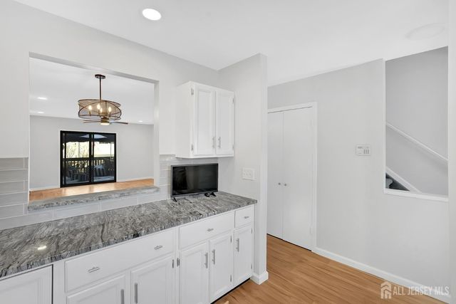 51 Queens Way, Englishtown, NJ 07726