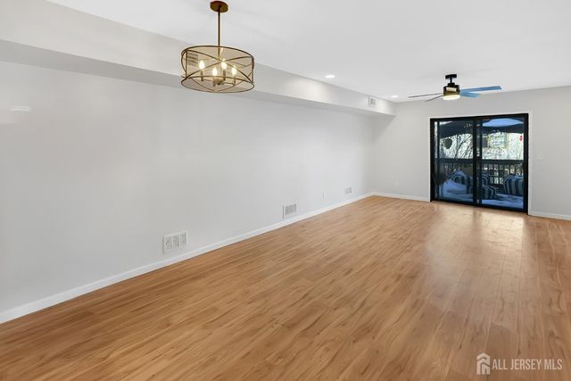 51 Queens Way, Englishtown, NJ 07726