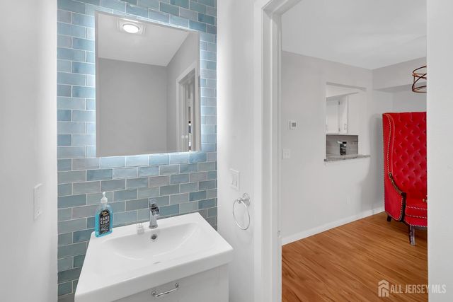 51 Queens Way, Englishtown, NJ 07726