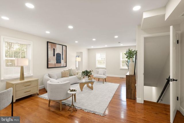 5940 EDGEHILL DR, Alexandria, VA 22303