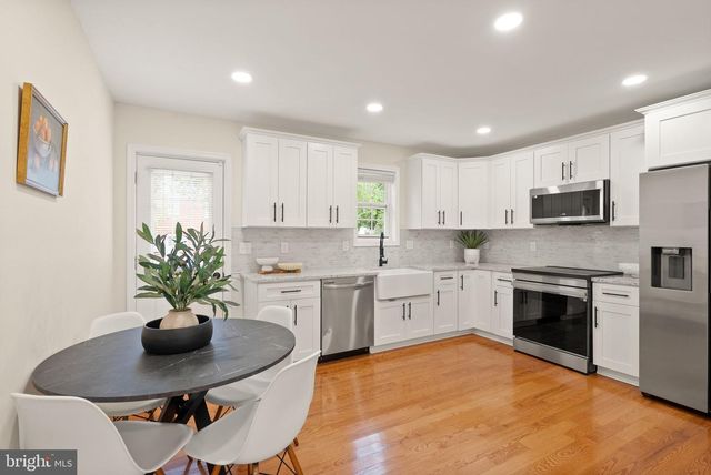 5940 EDGEHILL DR, Alexandria, VA 22303
